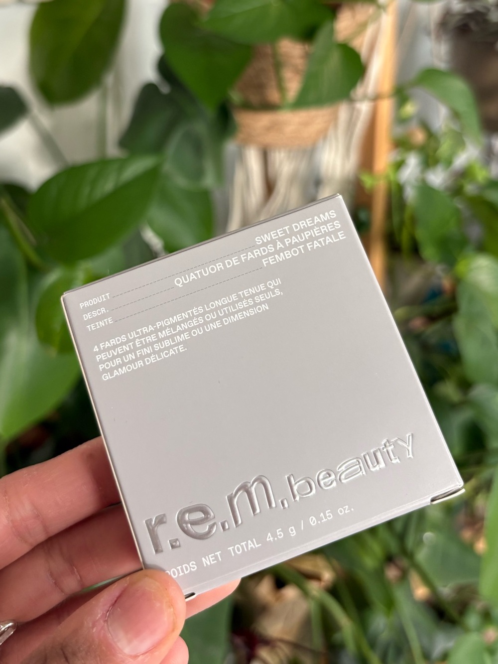 r.e.m. beauty by Ariana Grande sweet dreams eyeshadow quad in fembot fatale - Picture 8 of 9